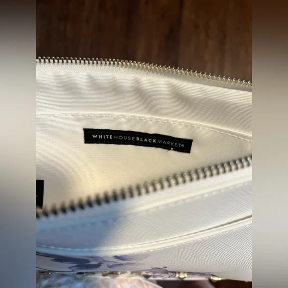 NWOT White House Black Market large wristlet/envelope clutch. - Picture 3 of 9